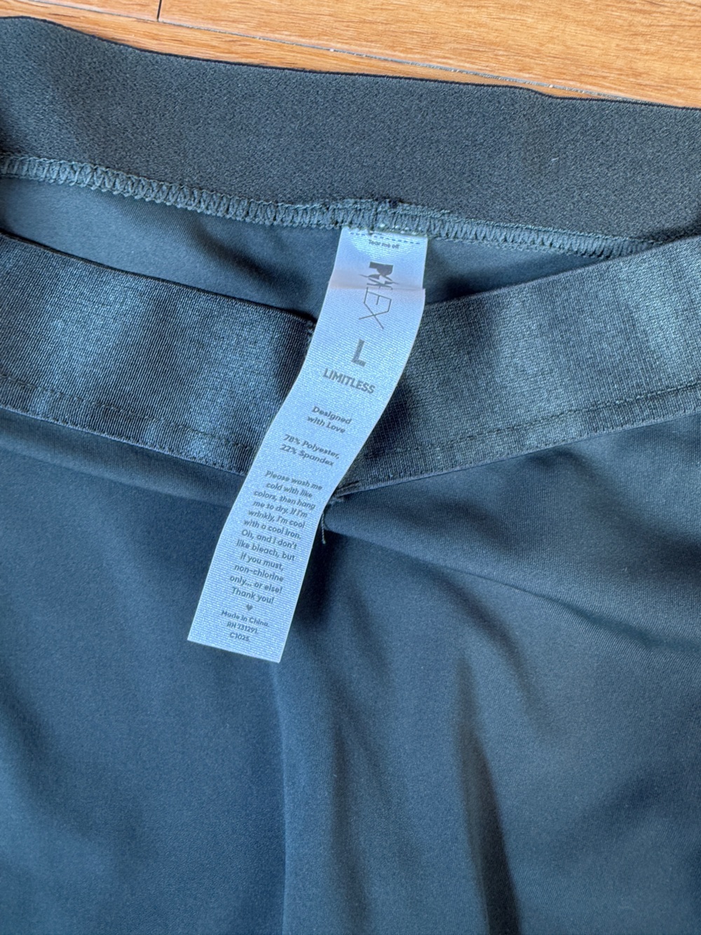 POPFLEX GREEN Bike Shorts with Subtle Logo - Picture 2 of 4